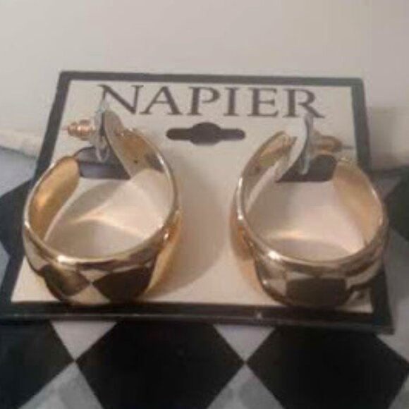 NAPIER Mod/Contemporary Gold Oval Shaped 1.25" Hoop Earrings**NEW! - Picture 3 of 4
